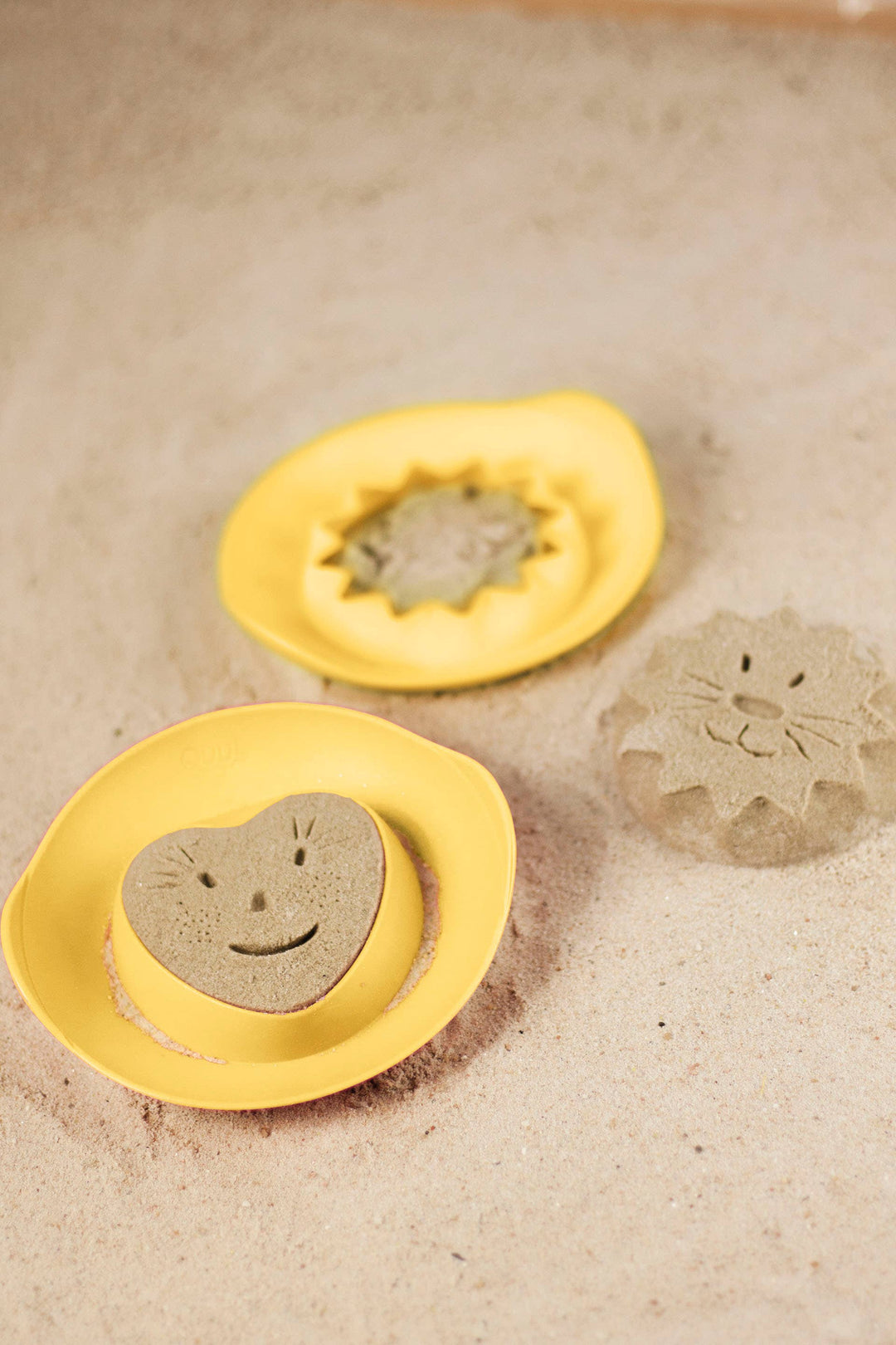 Beach Set -  Triplet, Ringo and a Magic Sand Shaper