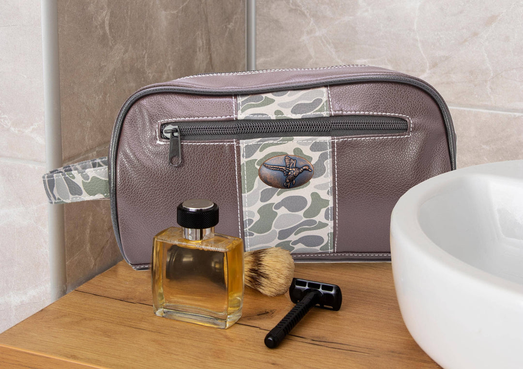 Mallard Brown Pebble Old School Camo Men's Toiletry Dopp Bag.: Brown/Tan