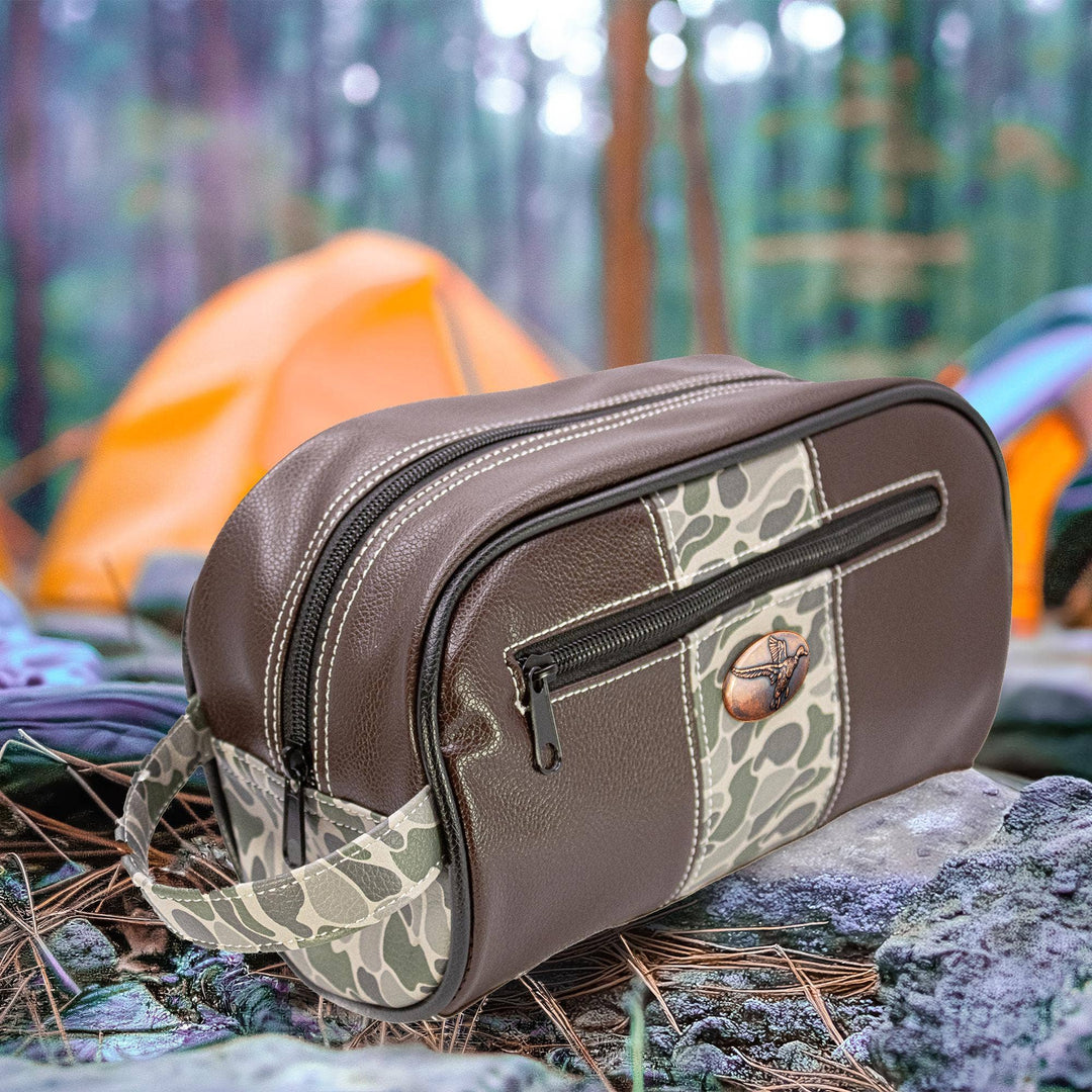 Mallard Brown Pebble Old School Camo Men's Toiletry Dopp Bag.: Brown/Tan