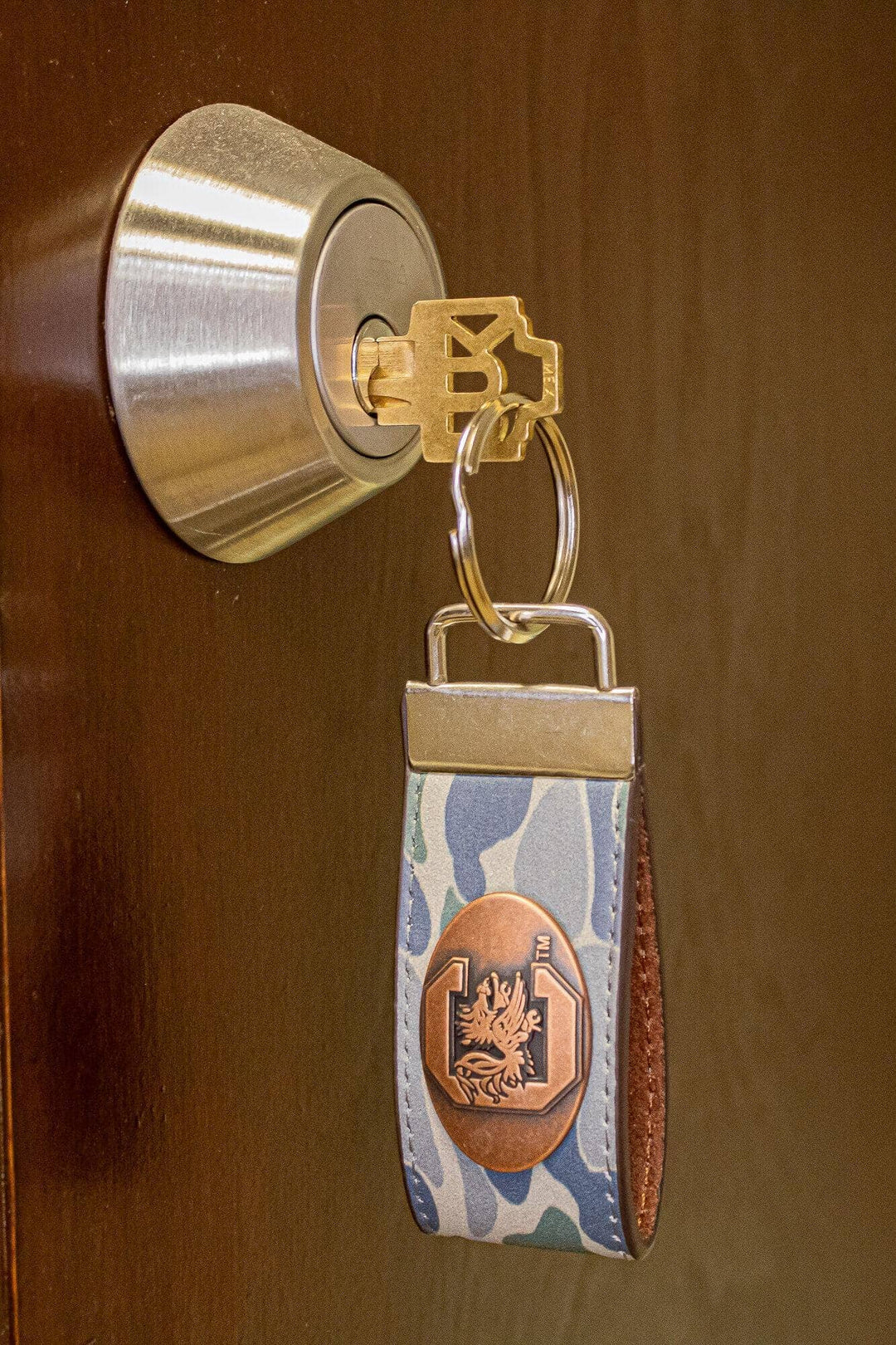 South Carolina Gamecocks Old School Camo Leather Loop Keychain.: Brown/Tan Camo
