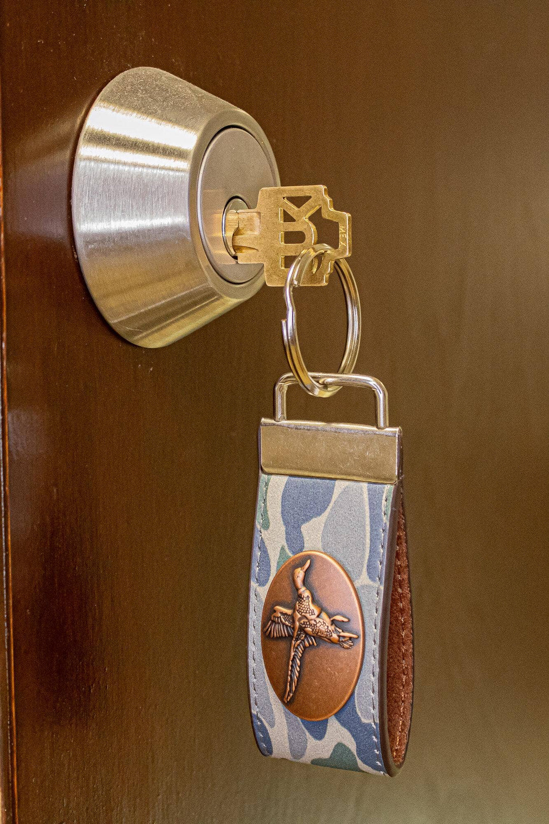 Mallard Hunting Old School Camo Leather Loop Keychain.: Brown/Tan Camo